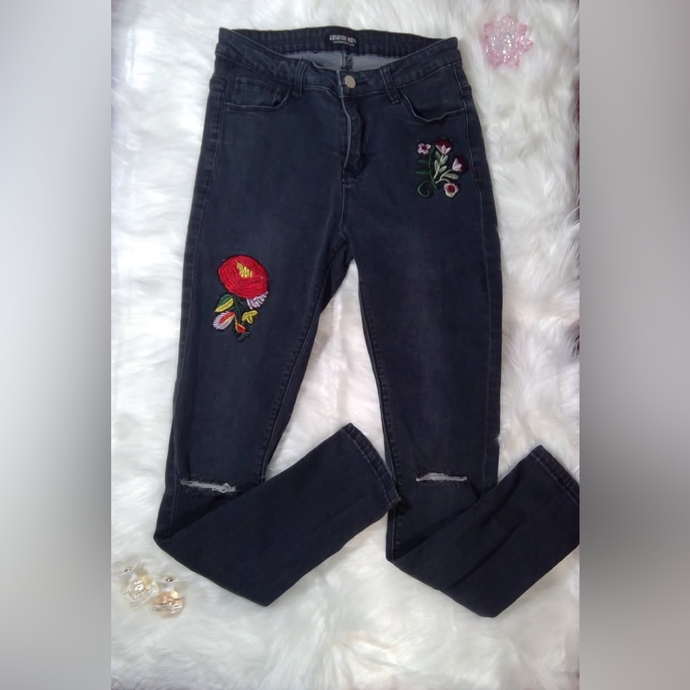 Fashion Nova Black Flower Embroidery Skinny Jean